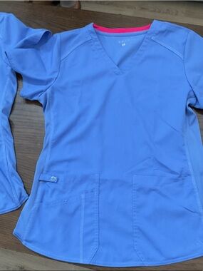 Med Couture V‑Neck Scrub Top in Periwinkle with Pink Trim